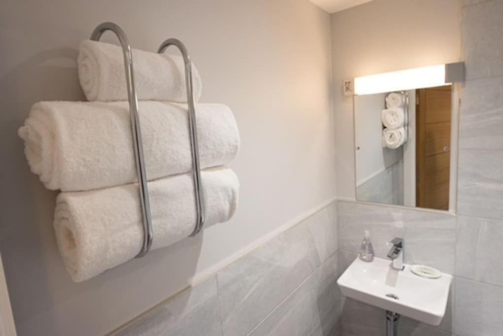 Beautiful, Spacious 1 Bed Flat 브렌트우드 외부 사진