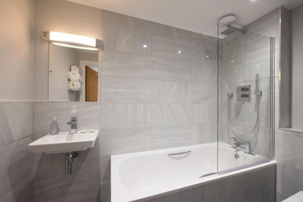 Beautiful, Spacious 1 Bed Flat 브렌트우드 외부 사진